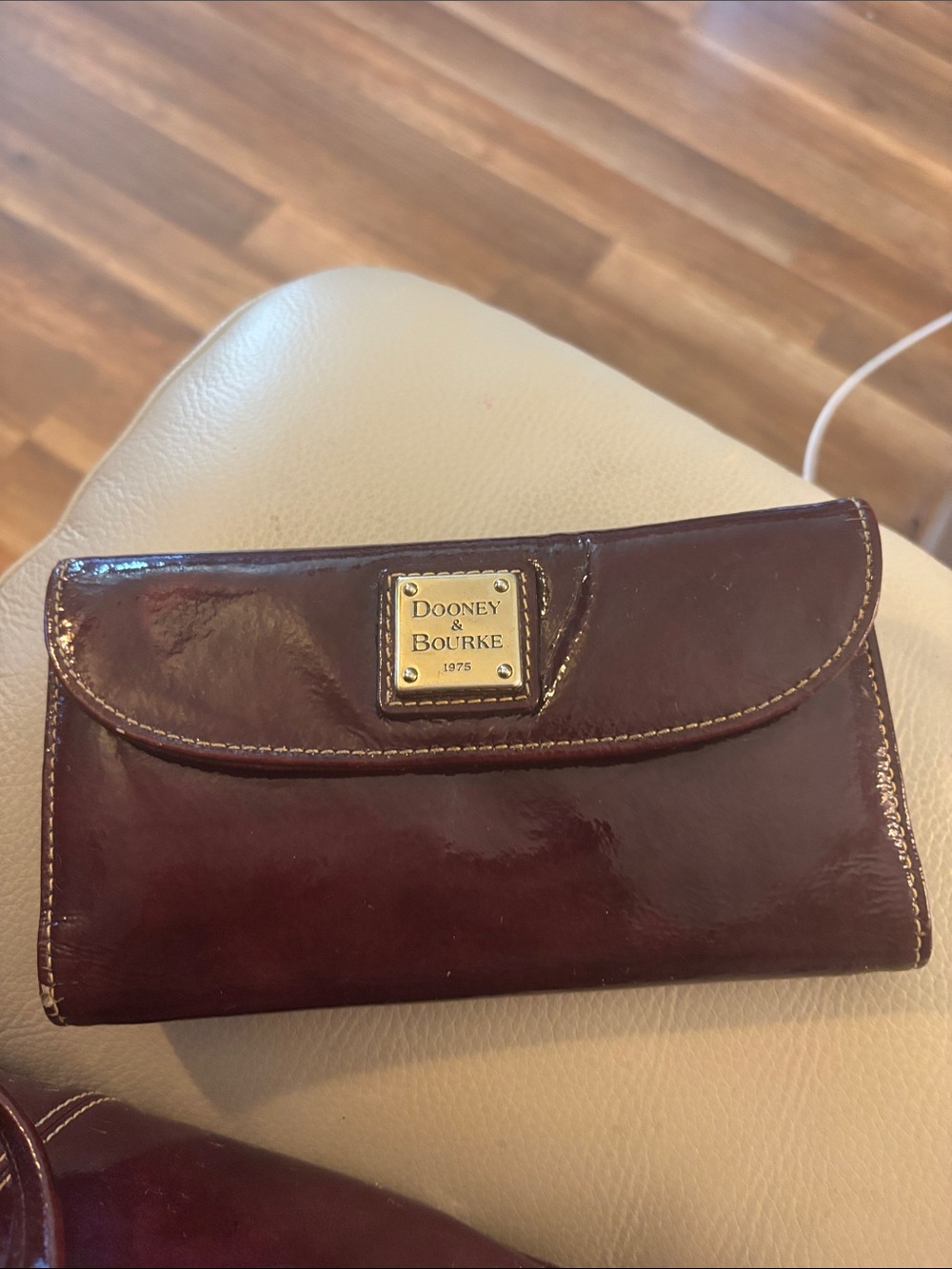 Dooney & Bourke Patent Shoulder Bag in Plum with matching wallet - Picture 3 of 5